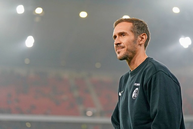 Mag Flutlicht-Spiele: SC-Trainer Julian Schuster  | Foto: IMAGO/JOERAN STEINSIEK