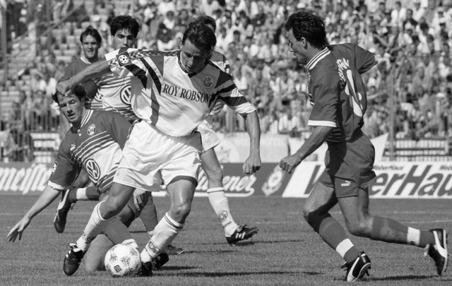 Maximilian Heidenreich (rechts) spielte auch f&uuml;r den VfL Wolfsburg  | Foto: Bernd W&uuml;stneck/dpa