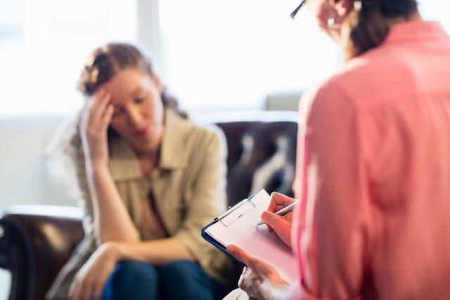 Psychiaterin Domschke: "Angsterkrankungen sind Teil der Krise"