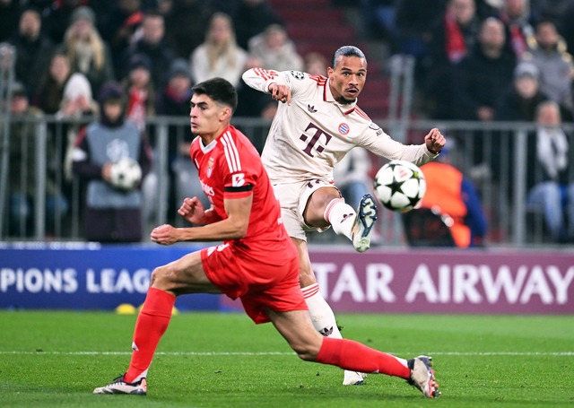 Leroy San&eacute;, hier beim Torschuss, brachte viel Dynamik ins Bayern-Spiel.  | Foto: Sven Hoppe/dpa