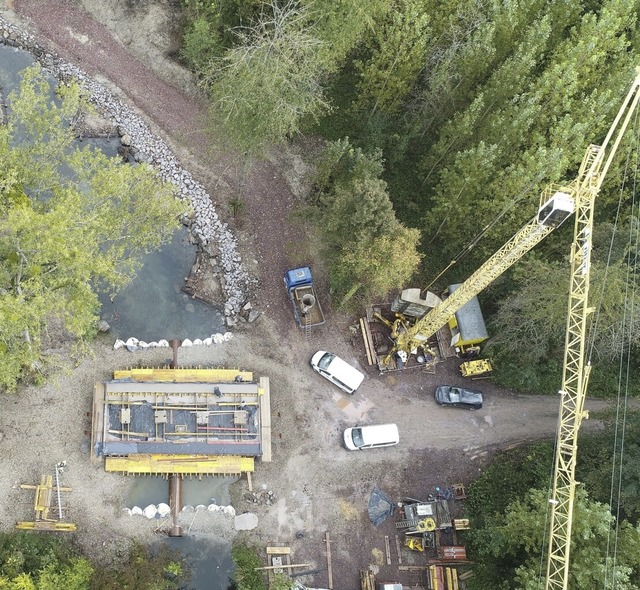 An einer Brckenbaustelle in Nonnenwei...en Hochwasserrckhalteraum Elzmndung.  | Foto: Regierungsprsidium Freiburg