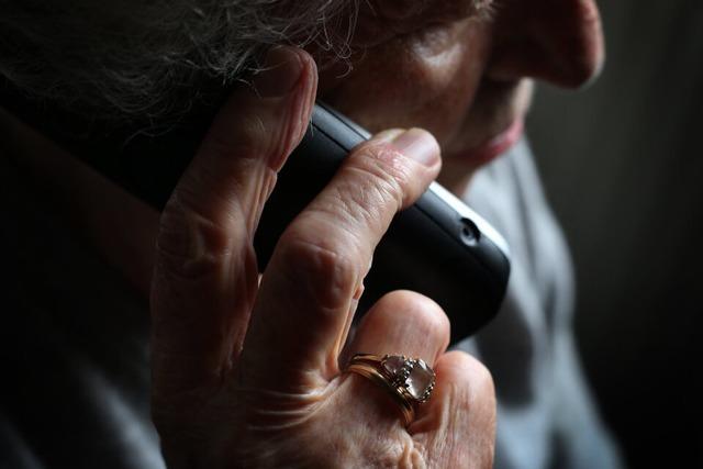 Seniorin erkennt Betrugsversuch am Telefon: Festnahme in Biederbach