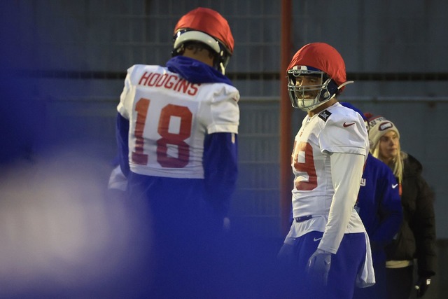 Der Stuttgarter Jakob Johnson (rechts)...t den New York Giants in M&uuml;nchen.  | Foto: Karl-Josef Hildenbrand/dpa