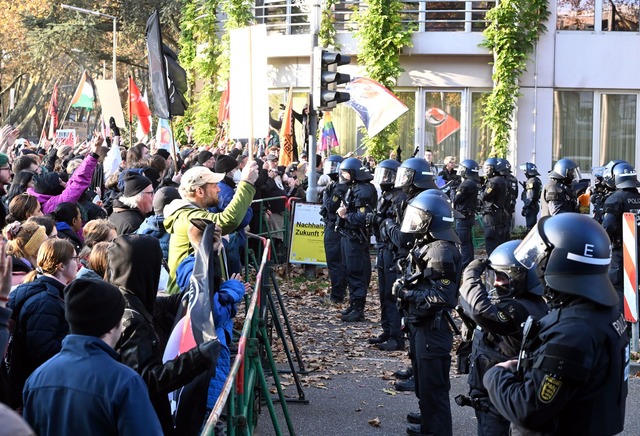 Die Demos verliefen einem Sprecher zufolge weitgehend st&ouml;rungsfrei.  | Foto: Uli Deck/dpa