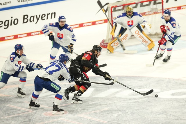 Deutschland war beim Deutschland Cup gegen die Slowakei chancenlos.  | Foto: Daniel L&ouml;b/dpa