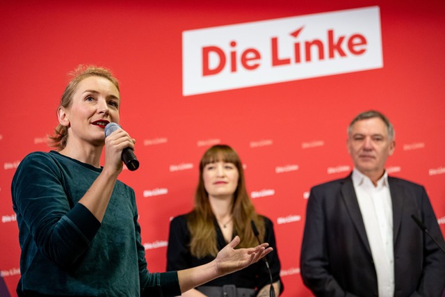 Heidi Reichinek (Mitte) und Jan van Ak...itzende Ines Schwerdtner (l.) bekannt.  | Foto: Fabian Sommer/dpa