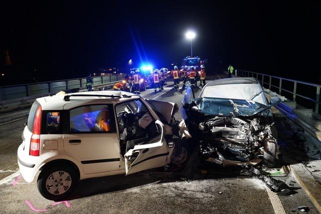 Fahranfnger gert auf die Gegenfahrbahn: Zwei Tote bei Unfall auf der B33 im Kinzigtal