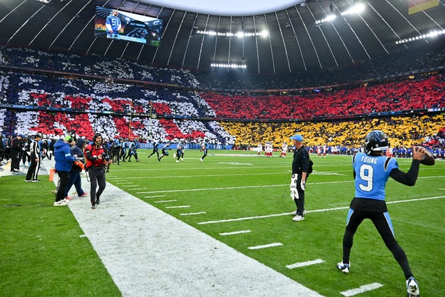 In der Allianz Arena wurde ein gro&szlig;e Choreographie vorbereitet.  | Foto: Lennart Preiss/AP/dpa