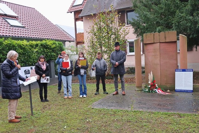 Christiane Walesch-Schneller (links) u...cher Familien vor mehr als 80 Jahren.   | Foto: Christine Weirich