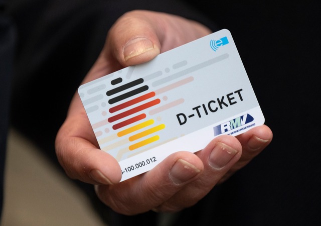 Droht mit der dem Aus der Ampel-Regier...e des Deutschlandtickets? (Archivbild)  | Foto: Boris Roessler/dpa