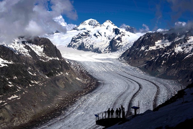 Gletscher haben weltweit 2023 eine Rekordmenge an Eis verloren (Archivbild)  | Foto: Matthias Schrader/AP