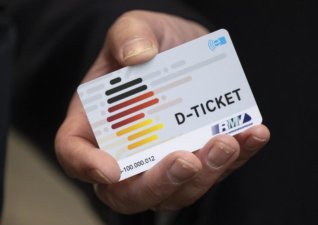 Die Lnder machen sich Sorgen ums Deutsclandticket.  | Foto: Boris Roessler (dpa)