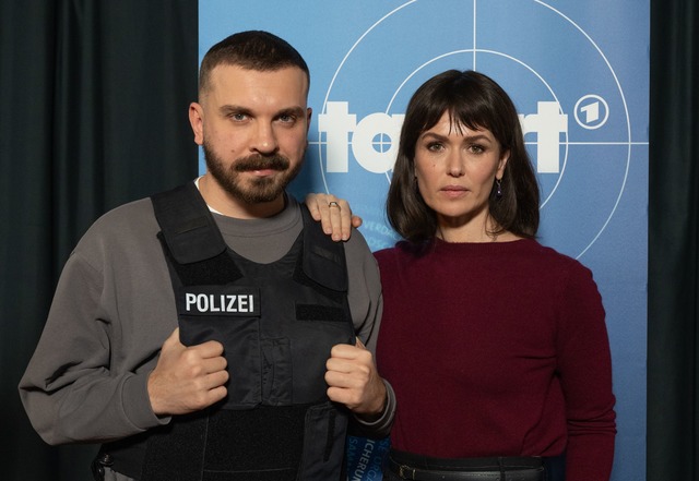 Ermitteln k&uuml;nftig als TV-Polizist...er Edin Hasanovic und Melika Foroutan.  | Foto: Boris Roessler/dpa