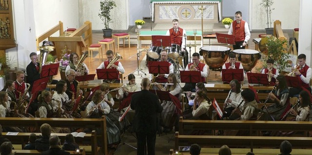 Die Trachtenkapelle Drlinbach beim Auftritt in der Kirche  | Foto: Beate Zehnle-Lehmann