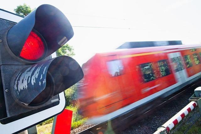 Strung an Bahnschranke – Ampel auf Dauerrot