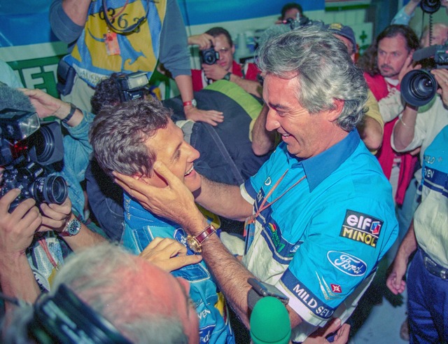 Michael Schumacher (l) und Flavio Bria...die etablierten Hersteller geschlagen.  | Foto: Harry Melchert/dpa