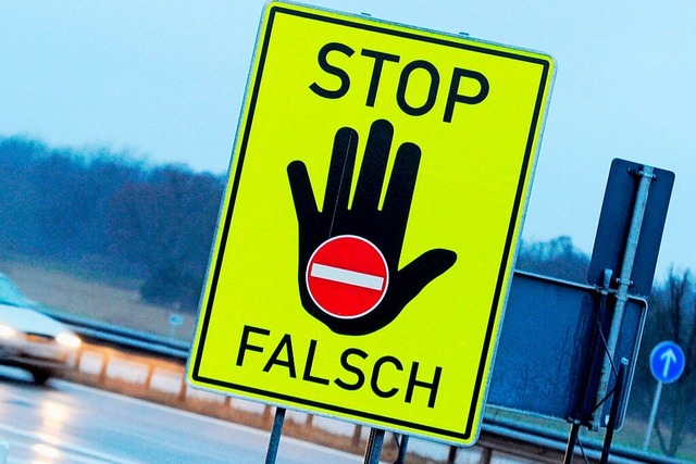 Ein Geisterfahrer war auf der Autobahn...u viel Alkohol getrunken (Symbolbild).  | Foto: Tobias Hase (dpa)