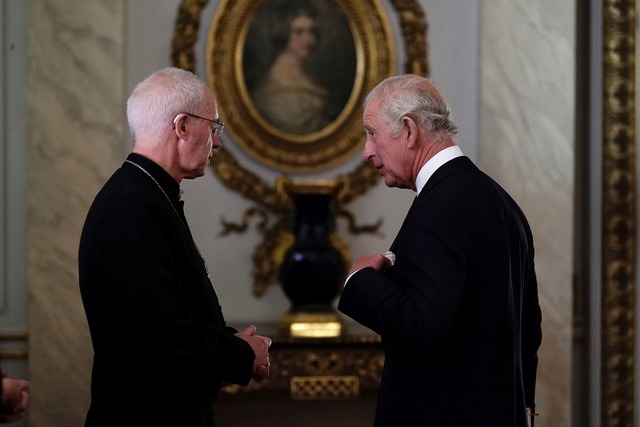 Der Erzbischof von Canterbury ist der ...K&ouml;nig das Oberhaupt. (Archivbild)  | Foto: Aaron Chown/Pool PA/AP/dpa