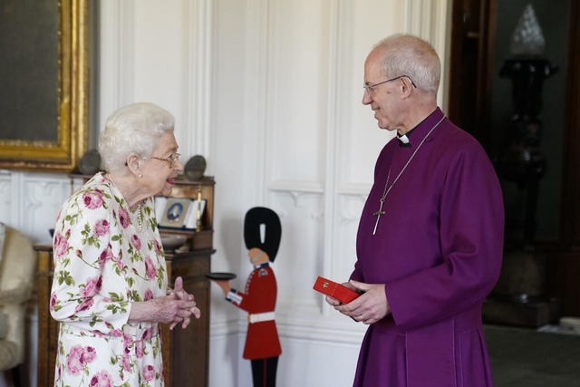 Justin Welby mit Knigin Elizabeth II.  | Foto: Andrew Matthews (dpa)