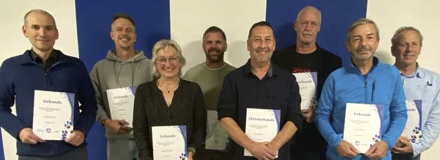 Ehrungen beim TuS Mahlberg: (von links... Lemke, Uwe Schfer und Andreas Weber   | Foto: Bertold Obergfll