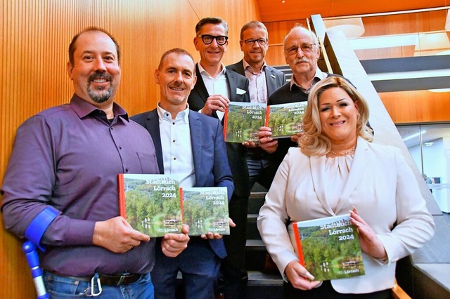 Stellten das Stadtbuch Lrrach vor: J...ck, Hubert Bernnat und Sarah Czerwenka  | Foto: Barbara Ruda