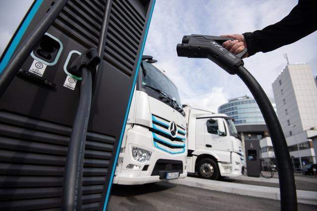 Hrden bei E-Mobilitt: Hochdorfer Spedition Streck bruchte fr seine Elektro-Lkw so viel Strom wie ganz Bad Krozingen