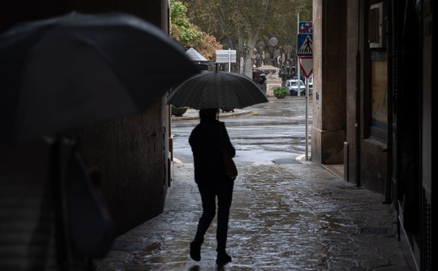 Auf Mallorca verzog sich das neue Unwetter nach heftigem Regen schnell wieder.  | Foto: Clara Margais/dpa