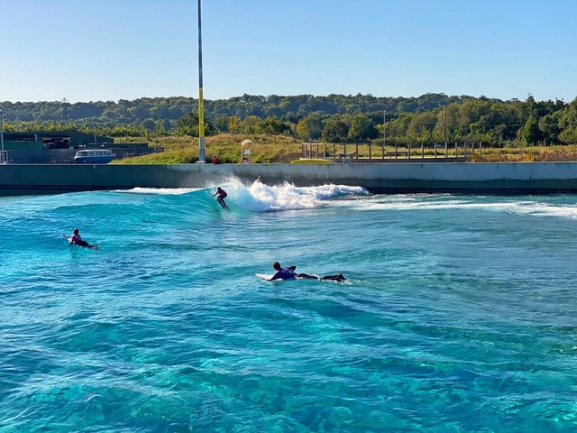 Im englischen Bristol gibt es bereits ...en Surfpark &#8211; bald auch in Lahr?  | Foto: Alena Ehrlich