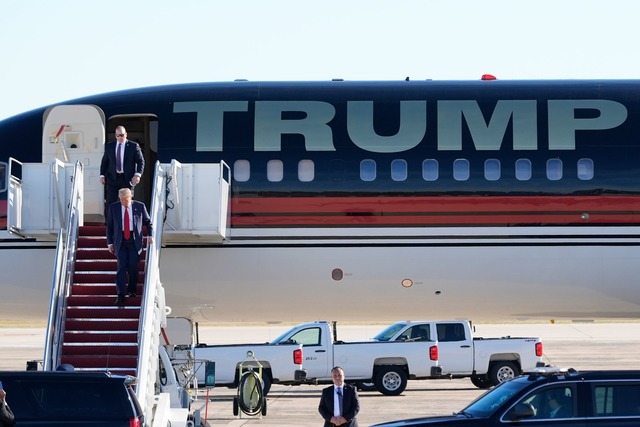 Trump kehrt nach der Wahl nach Washington zur&uuml;ck.  | Foto: Alex Brandon/AP/dpa