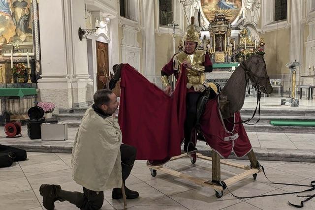 St. Martin teilt den Mantel, und alle Kinder staunen