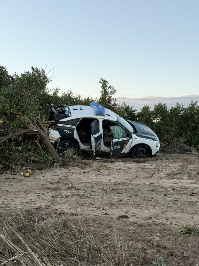 Ein zerstrtes Polizeiauto  | Foto: Suchhundestaffel Freiburg e.V.