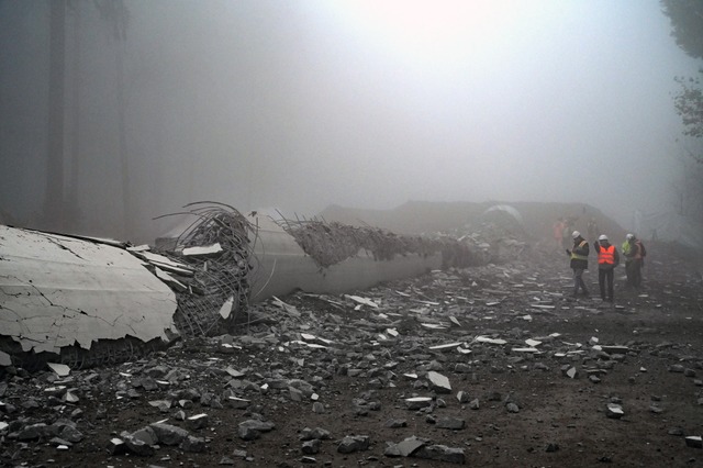 Der Turm nach der Sprengung  | Foto: Thomas Kunz