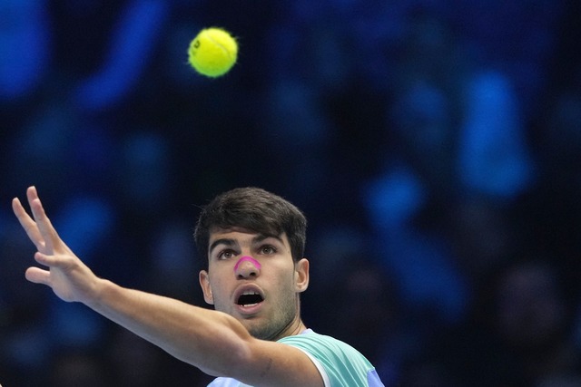 Carlos Alcaraz gelingt im zweiten Vorrundenspiel in Turin der erste Sieg.  | Foto: Antonio Calanni/AP