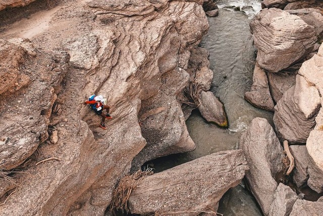 Auch Klettern muss man beim Ultra-Gobi-400.  | Foto: Ultra Gobi 400