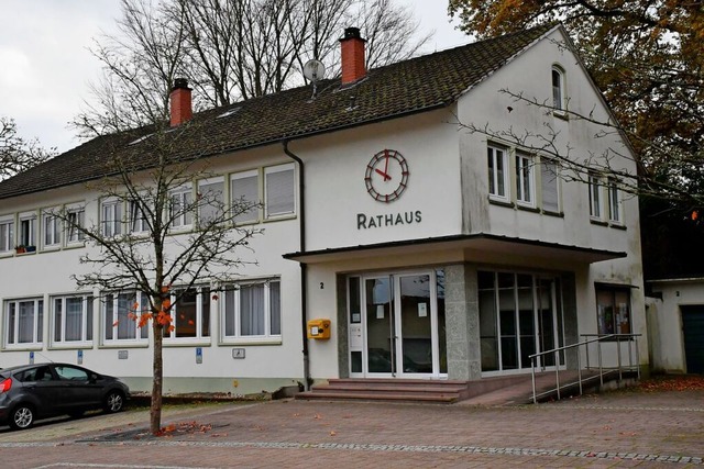 Der Ortschaftsrat will, dass das Rathaus in Karsau erhalten bleibt.  | Foto: Heinz und Monika Vollmar