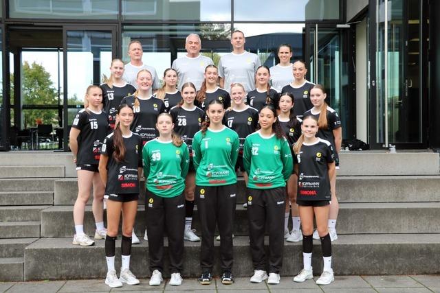 16 junge Handballerinnen versuchen ihr Glck: Die Abenteuer der Black Pearls aus Ettenheim