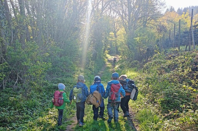 Die Mdchen und Jungen halten sich vie...tes Wetter gibt es Bauwagen und Jurte.  | Foto: Michaela Supenkmper