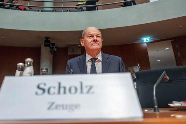 Bundeskanzler Olaf Scholz (SPD) wird i...ersuchungsausschuss als Zeuge befragt.  | Foto: Michael Kappeler/dpa