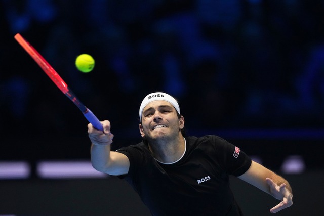 Taylor Fritz drehte sein Gruppenspiel ...Minaur nach einem Satz-R&uuml;ckstand.  | Foto: Antonio Calanni/AP/dpa