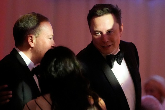 Auch Tech-Milliard&auml;r Elon Musk, f...rater-Rolle vorgesehen hat, war dabei.  | Foto: Alex Brandon/AP