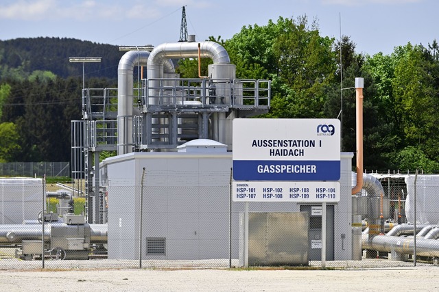 Der riesige Gas-Speicher in Haidach is...rsorgungssicherheit in &Ouml;sterreich  | Foto: Manfred Fesl/APA/dpa