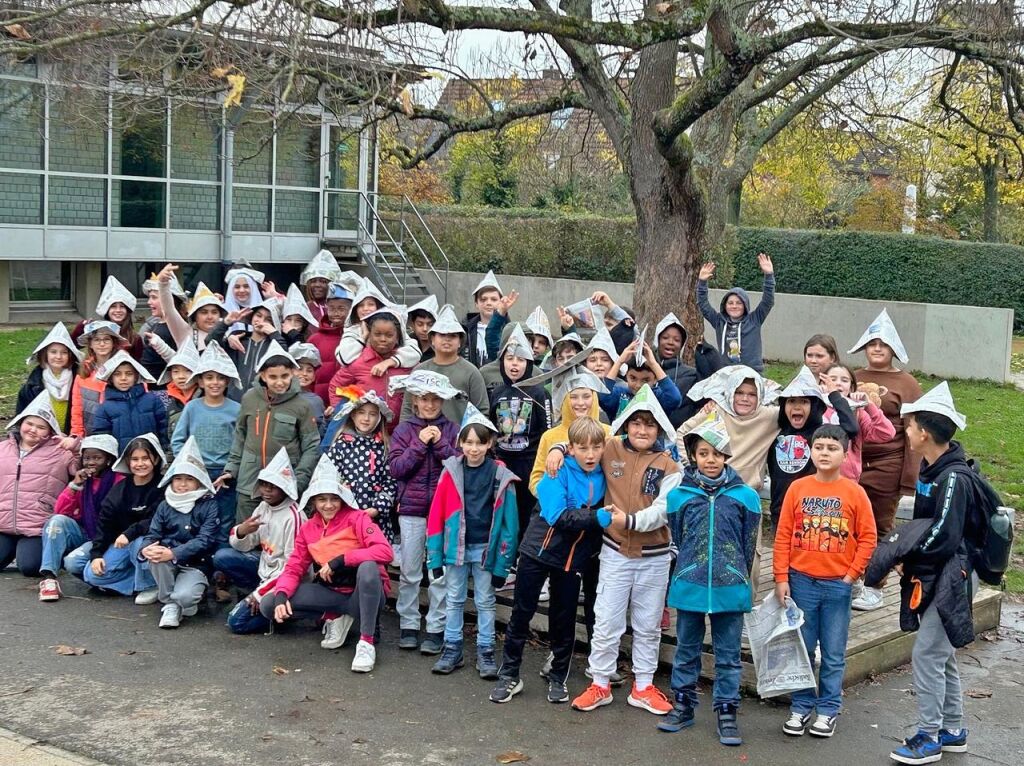 Klasse 4a, 4b und 4c der Pestalozzi-Grundschule Freiburg