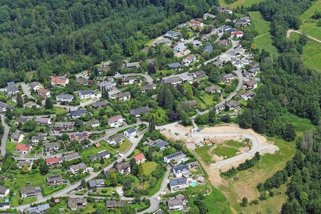 Rechts unten im Bild ist das Baugebiet...hen. Die Strae ist inzwischen fertig.  | Foto: Erich Meyer