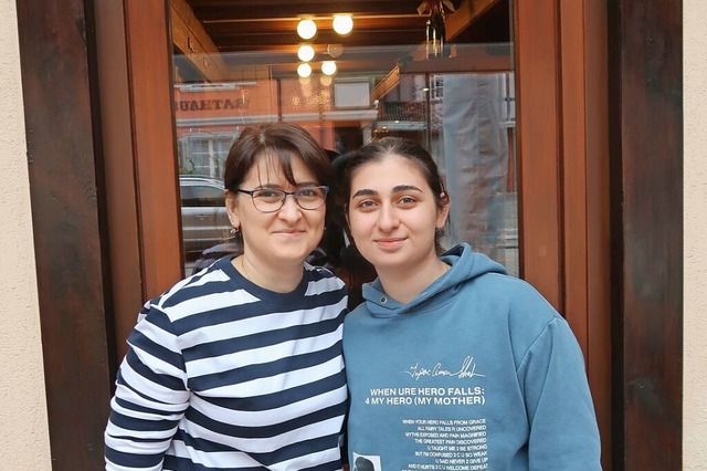 Nino Tsiklaufi (rechts) ist die neue P...g von iherer Mutter  Tamara Tsiklauri.  | Foto: Christine Weirich