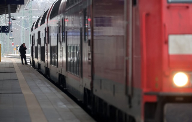 Das Deutschlandticket ist bundesweit g&uuml;ltig im Nahverkehr.  | Foto: Bernd W&uuml;stneck/dpa