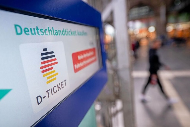 Rund 13 Millionen Menschen nutzen derzeit das Deutschlandticket.  | Foto: Sebastian Gollnow (dpa)