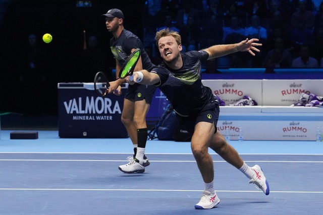 Tim P&uuml;tz (l) und Kevin Krawietz (...s Endspiel der ATP Finals einzuziehen.  | Foto: Antonio Calanni/AP/dpa