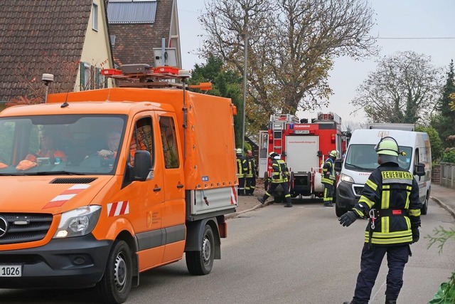 Einsatz in der Wasenweilerstrae in Ih...tag: Die Feuerwehr sperrte die Strae.  | Foto: Christine Weirich