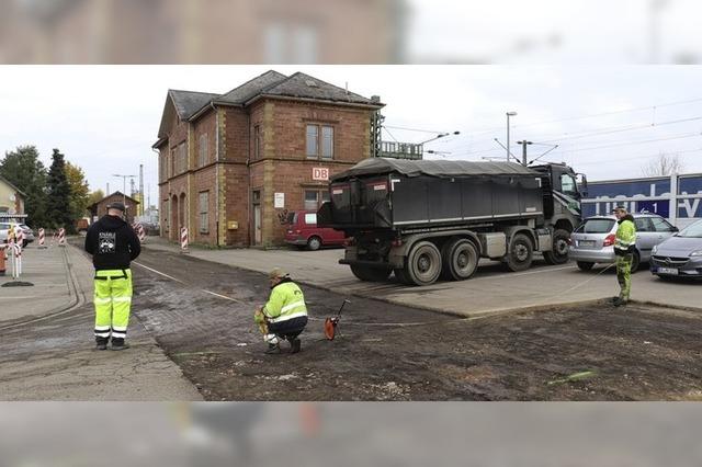 Vorplatz des Bahnhofs ausgebessert