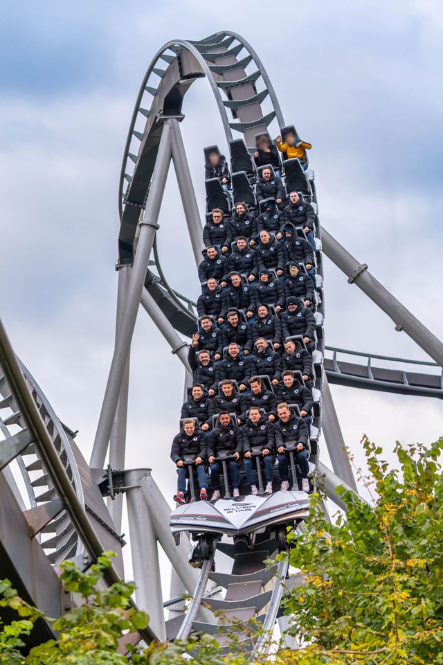 Stuttgarts Ermedin Demirovi&#263; hat ...ines Teams von au&szlig;en angeschaut.  | Foto: Mischa Hauser/Europa-Park/dpa